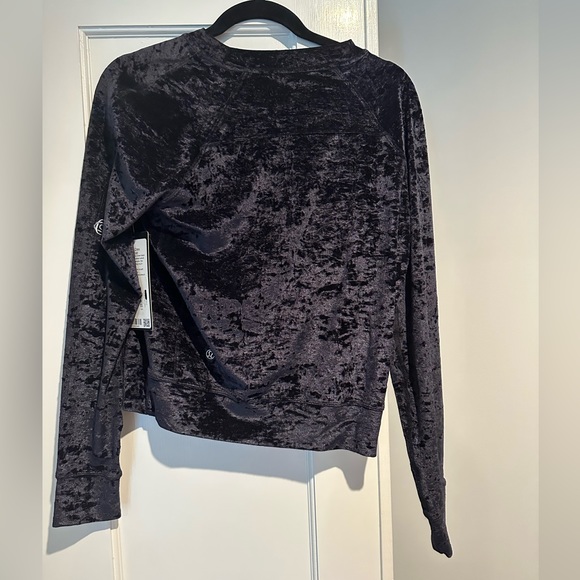NWT lululemon warm down crew in black crushed velvet sz 6 with occ embroidery - Picture 5 of 6